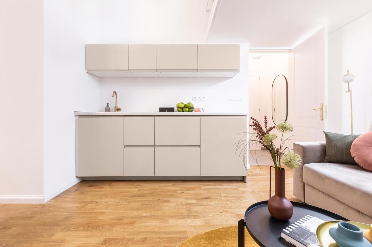 Appartement Turnkey I Angelo Roma Prague